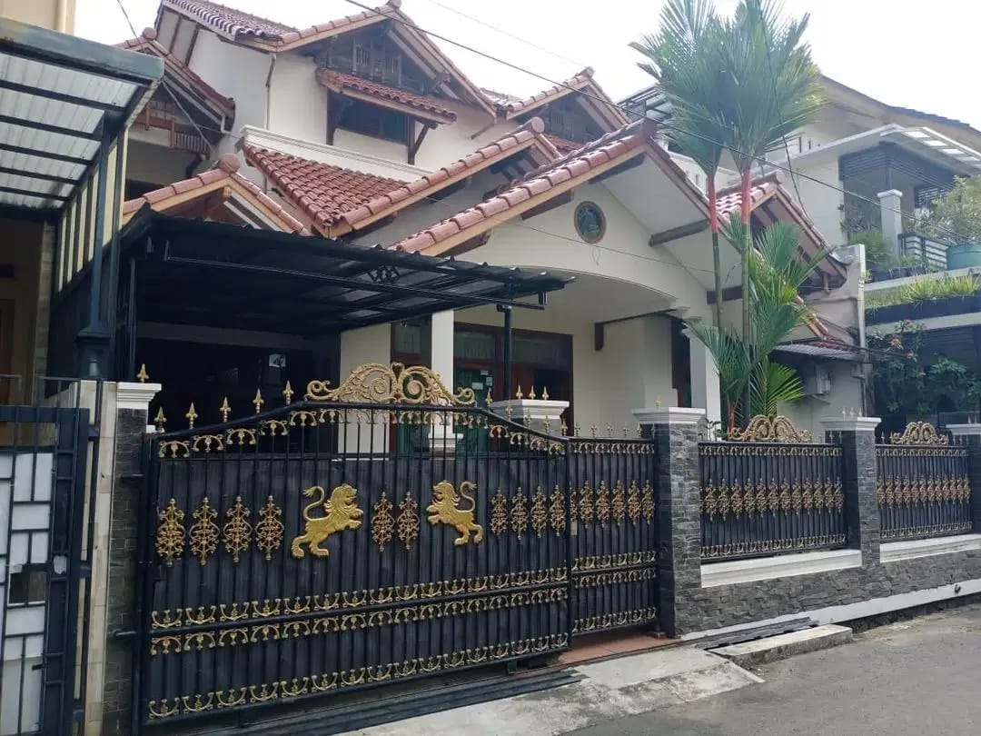 Dijual cepat rumah kokoh super strategis di Perumahan Antapani