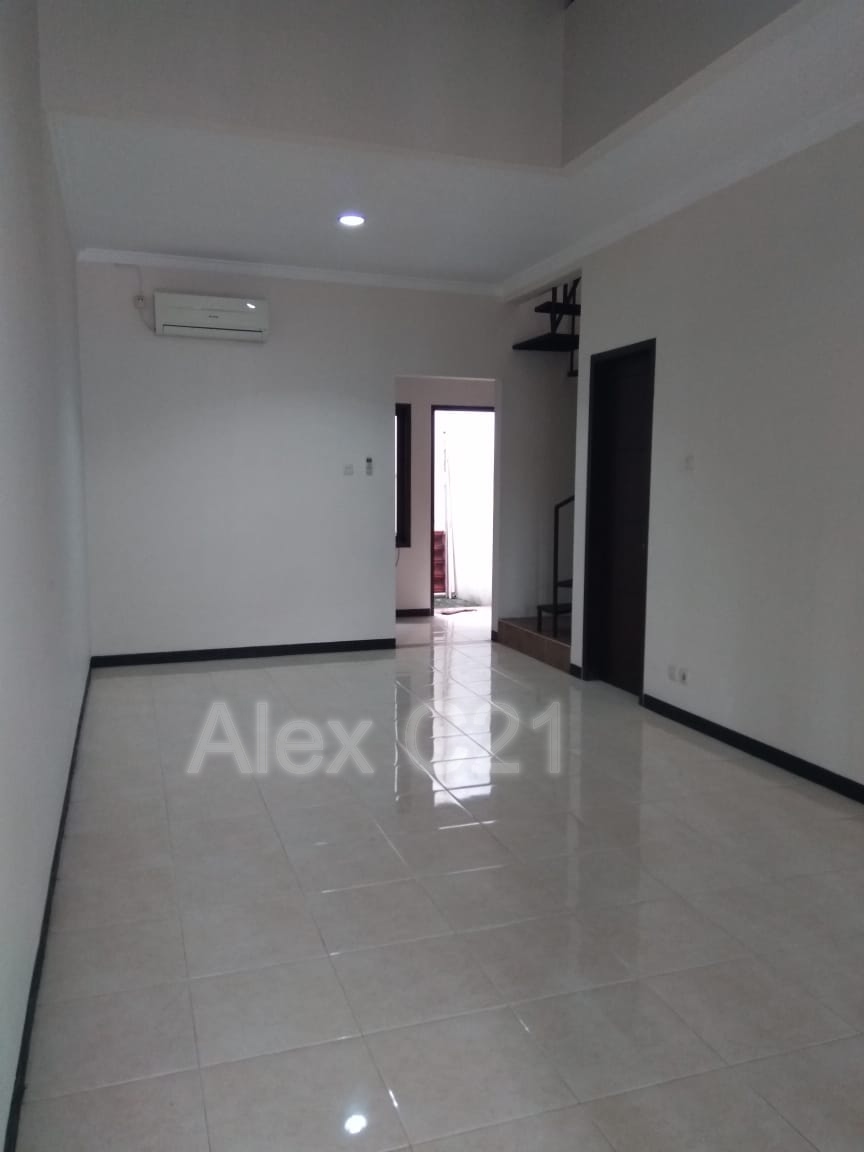 Disewakan Rumah Cantik di Bendungan Hilir, Tanah Abang, Jakarta