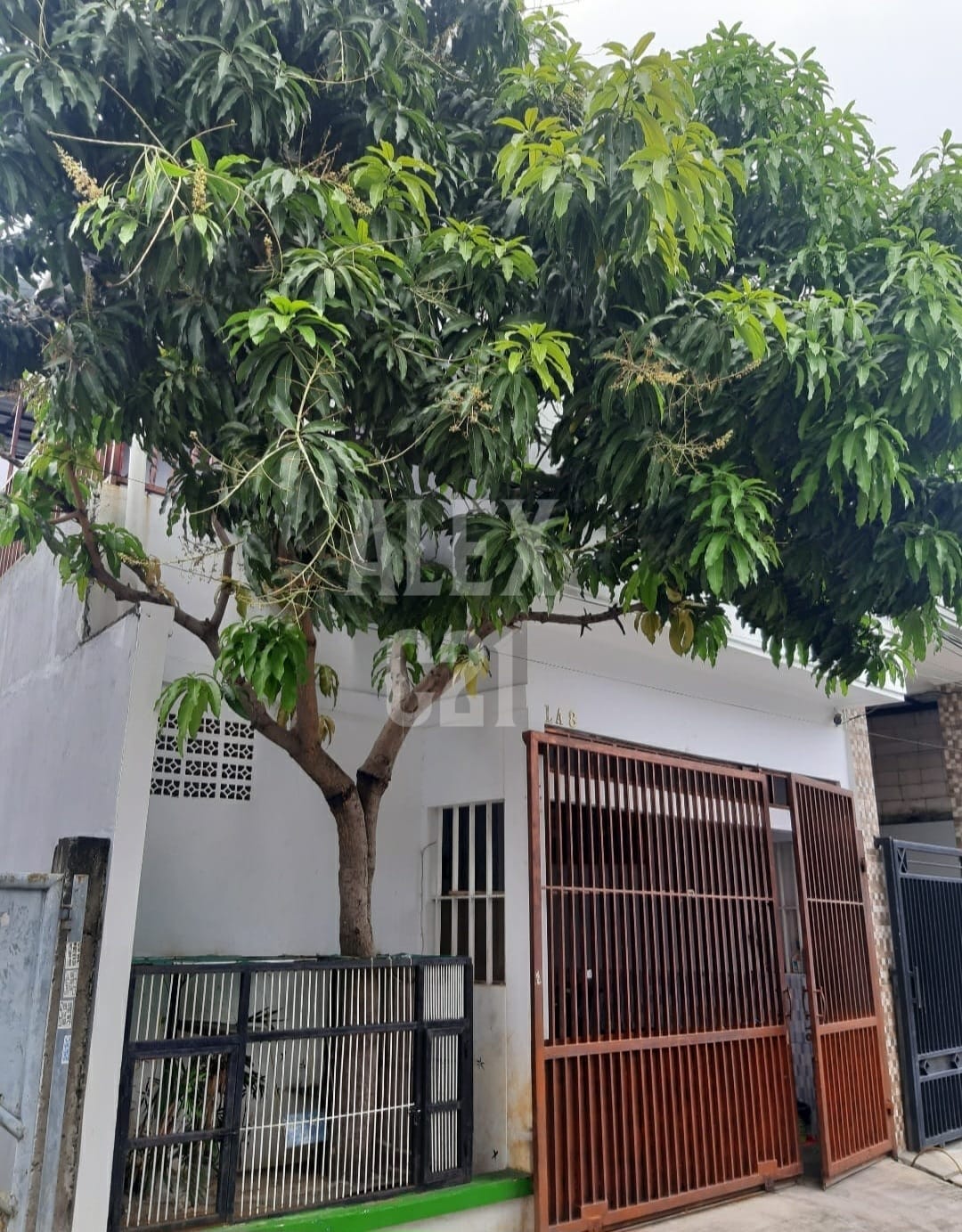 DIJUAL Rumah 3 lantai diperum  Daan Mogot Estate - Jakarta Barat