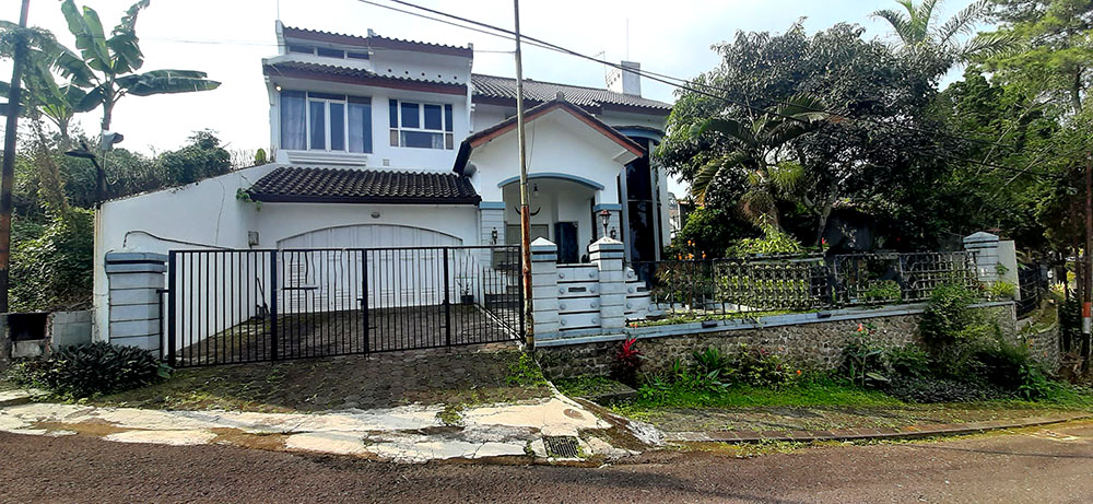 RUMAH AMERICAN CLASSIC SEMI FURNISH DI SETIABUDI REGENCY BANDUNG