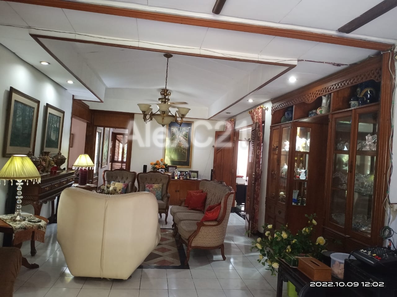 Dijual Rumah cantik (hitung tanah saja) di Mampang Prapatan