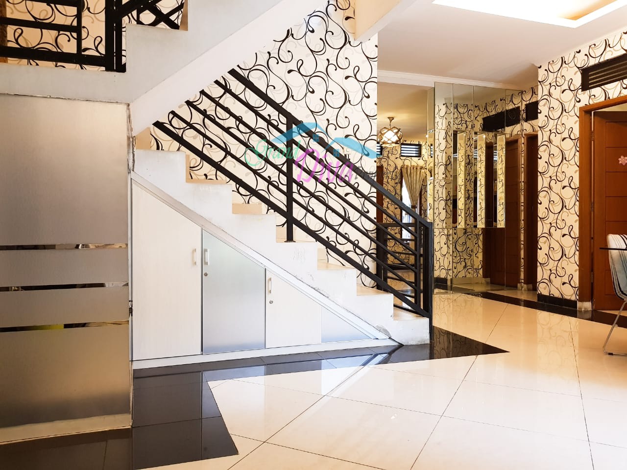 RUMAH MEDITERANIAN STYLE FURNISHED DI BKT CIMANGGU CITY, KOTA BO