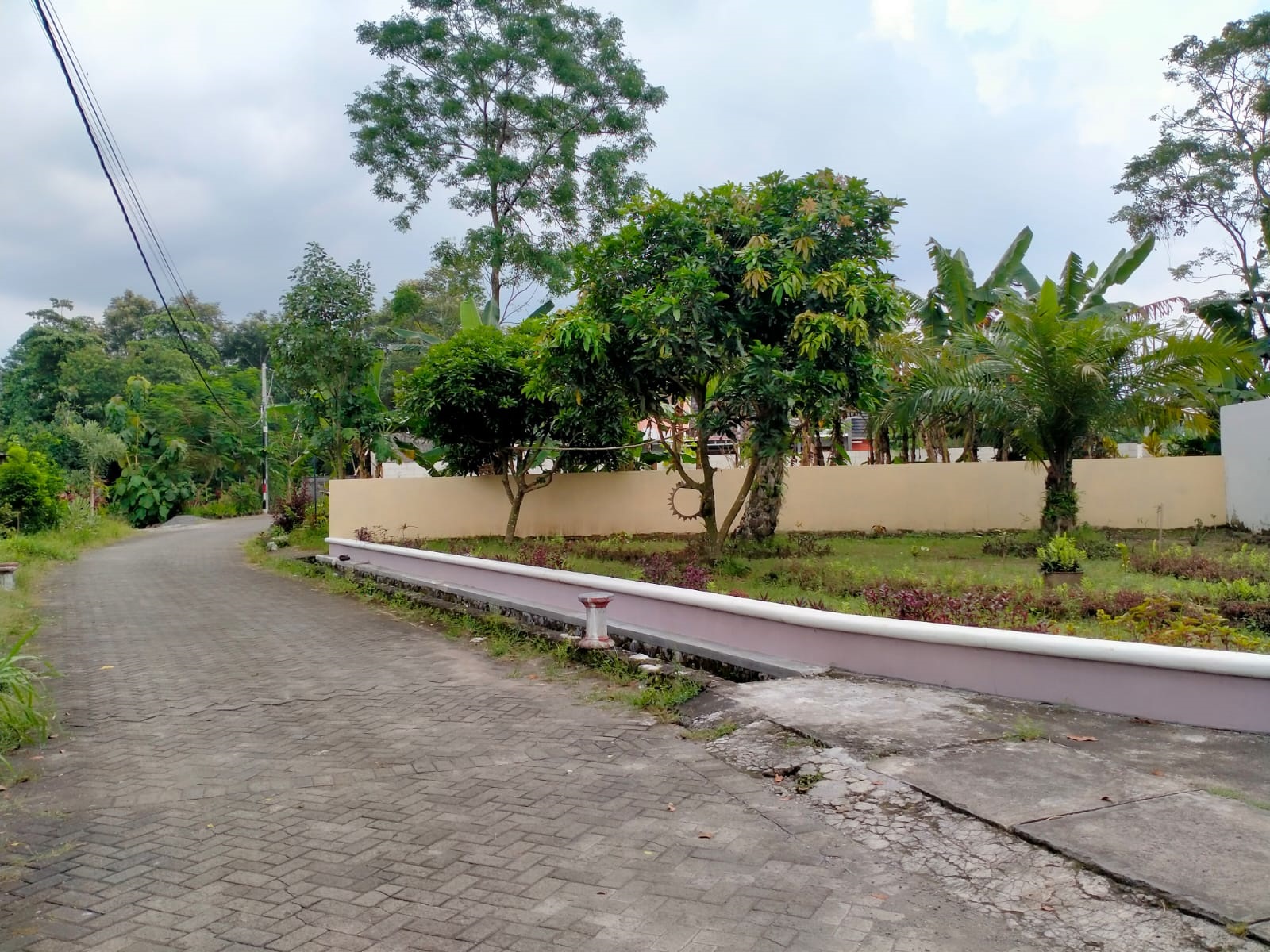 Rumah mewah siap huni di dalam perumahan di Maguwoharjo Sleman