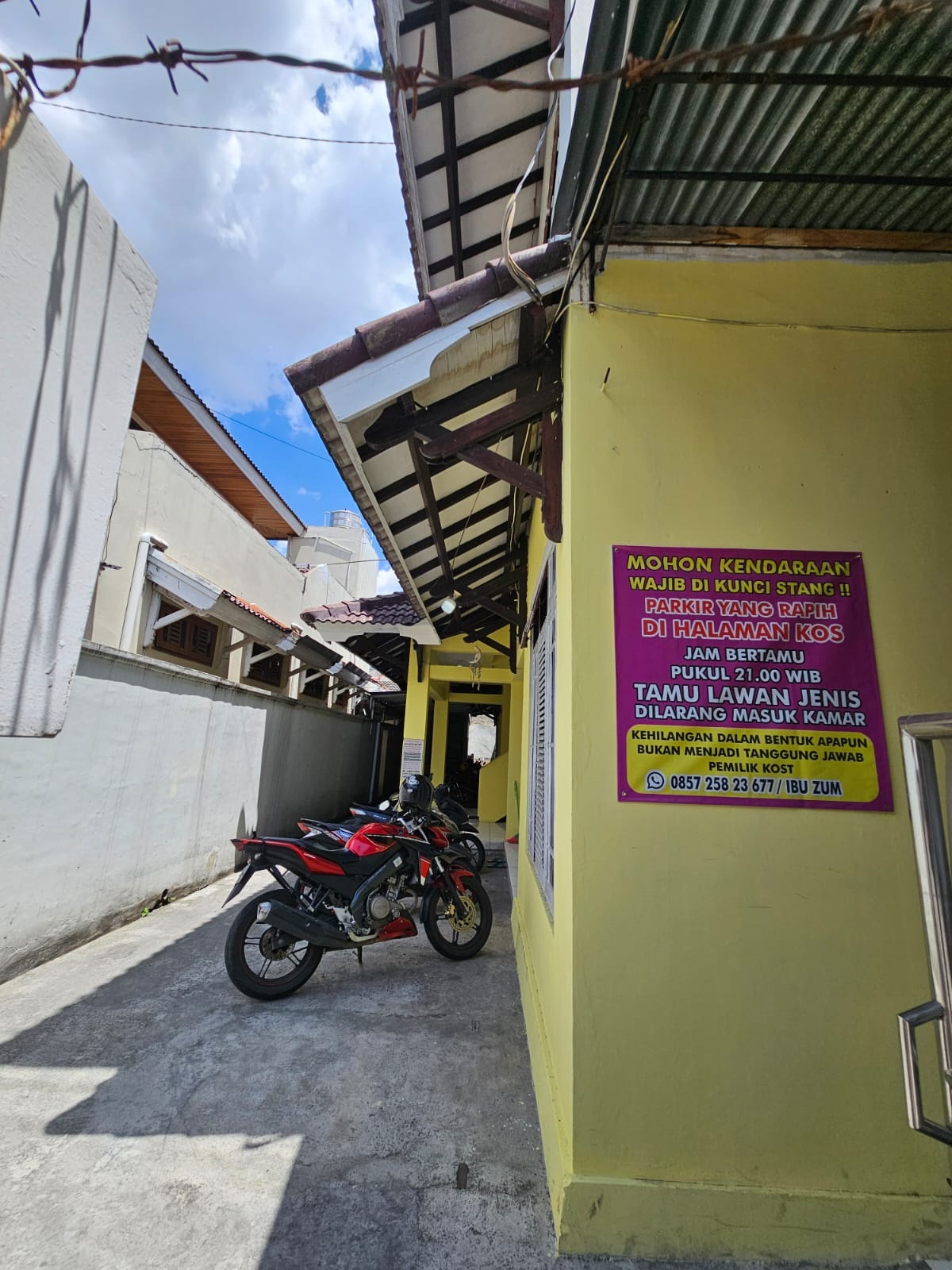 Rumah mewah lengkap dengan kamar kos dibarat UII Ekonomi Concat
