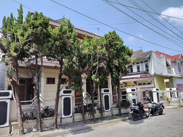 Rumah mewah lengkap dengan kamar kos dibarat UII Ekonomi Concat