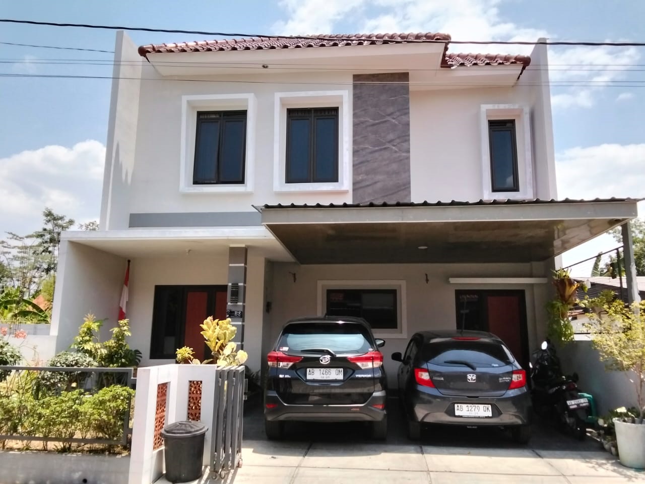 Rumah mewah siap huni di dalam perumahan di Maguwoharjo Sleman