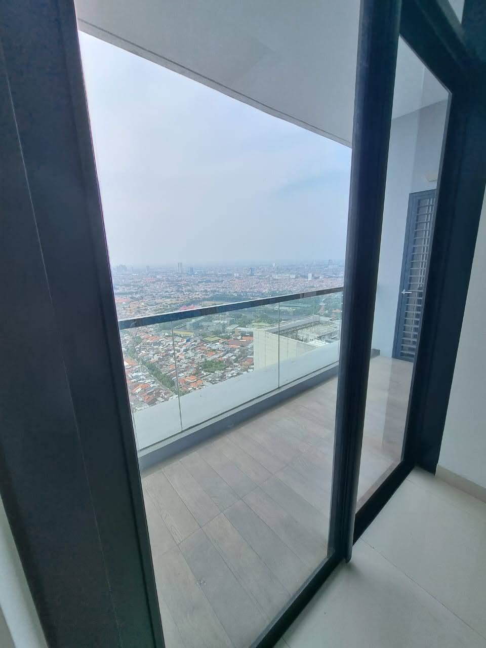 Apartemen Sky Residence LT 36 , Ciputra World Surabaya
