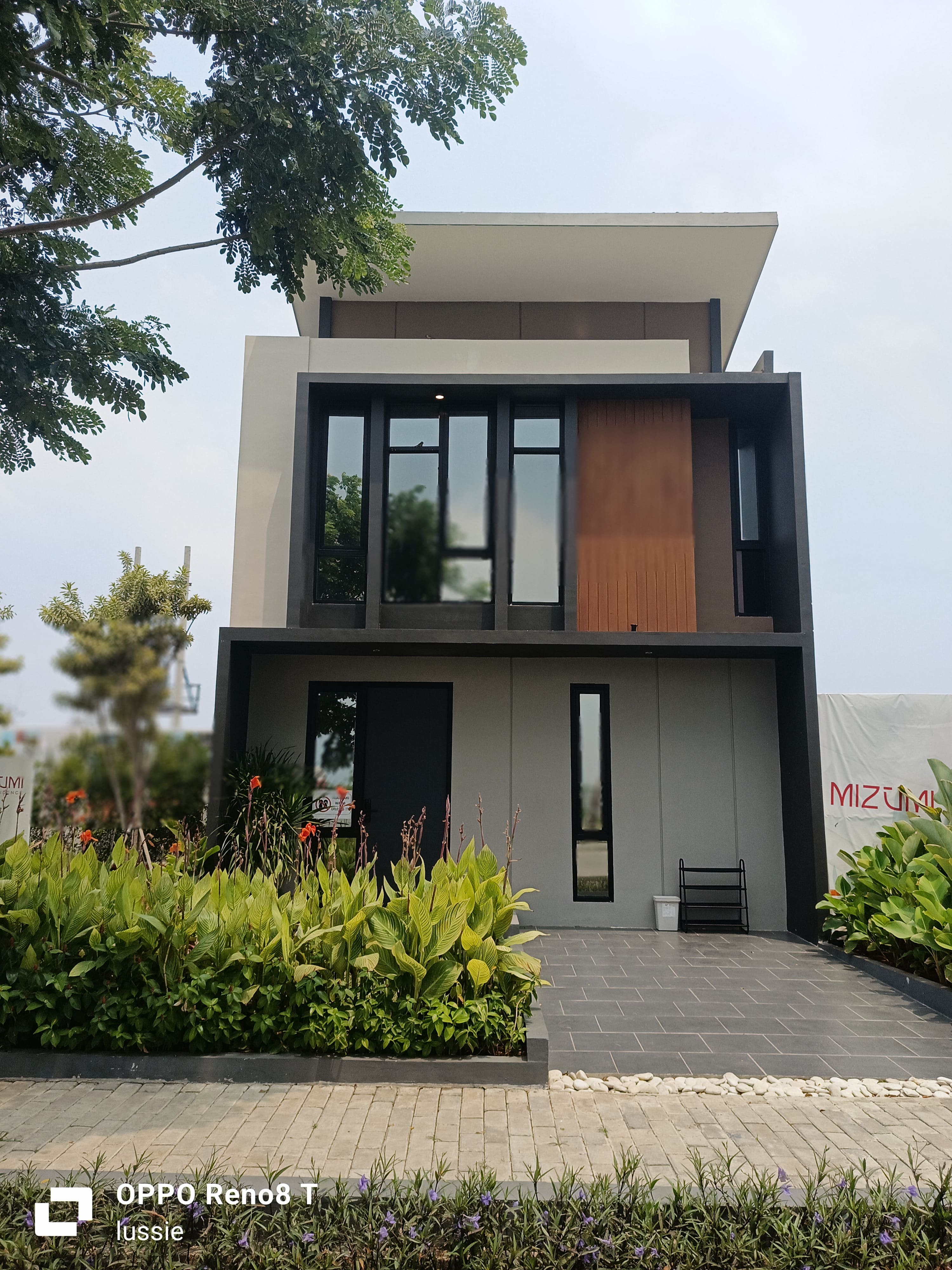 Rumah 2 lantai, lokasi strategis di Cikarang