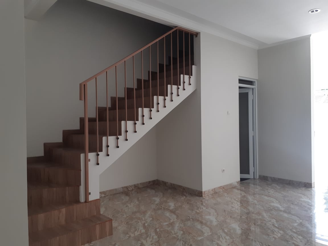 Dijual rumah 2 lantai di Cisaranten Kulon Arcamanik Kota Bandung