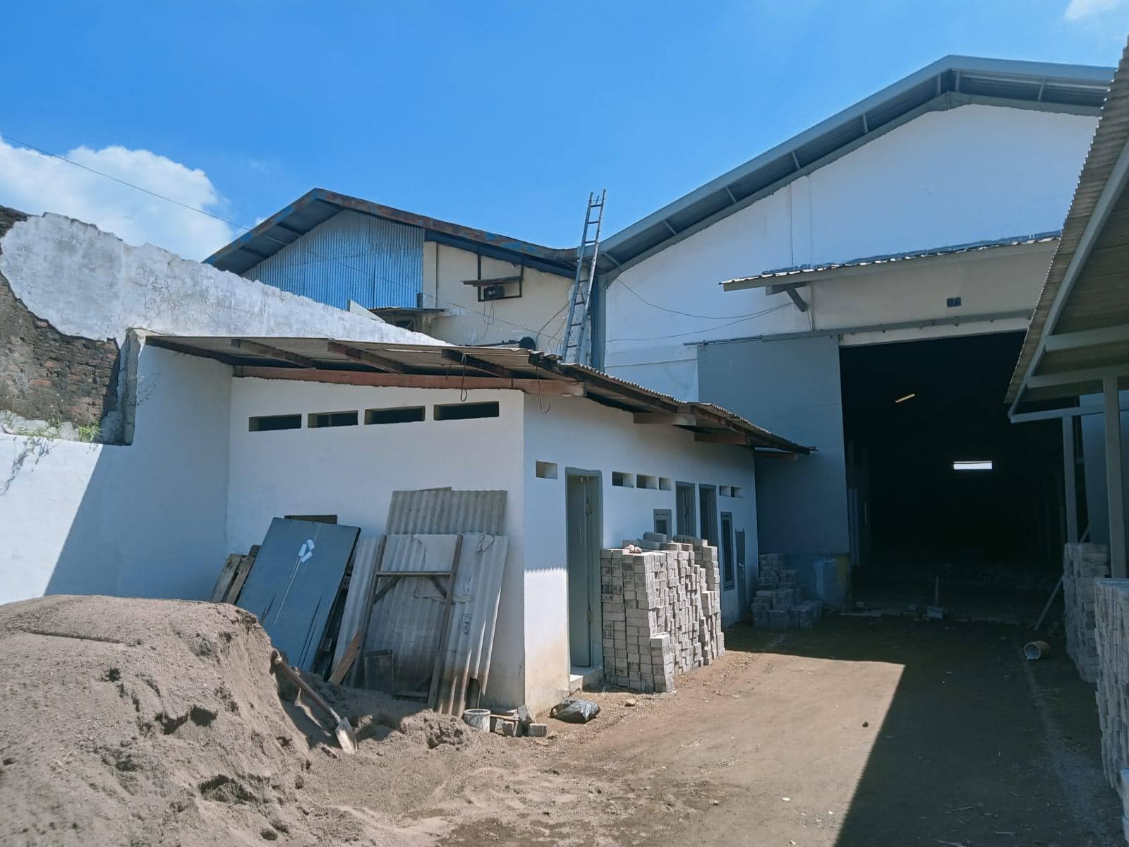 DiSEWAkan Gudang Margomulyo Indah sudah renov, siap pakai