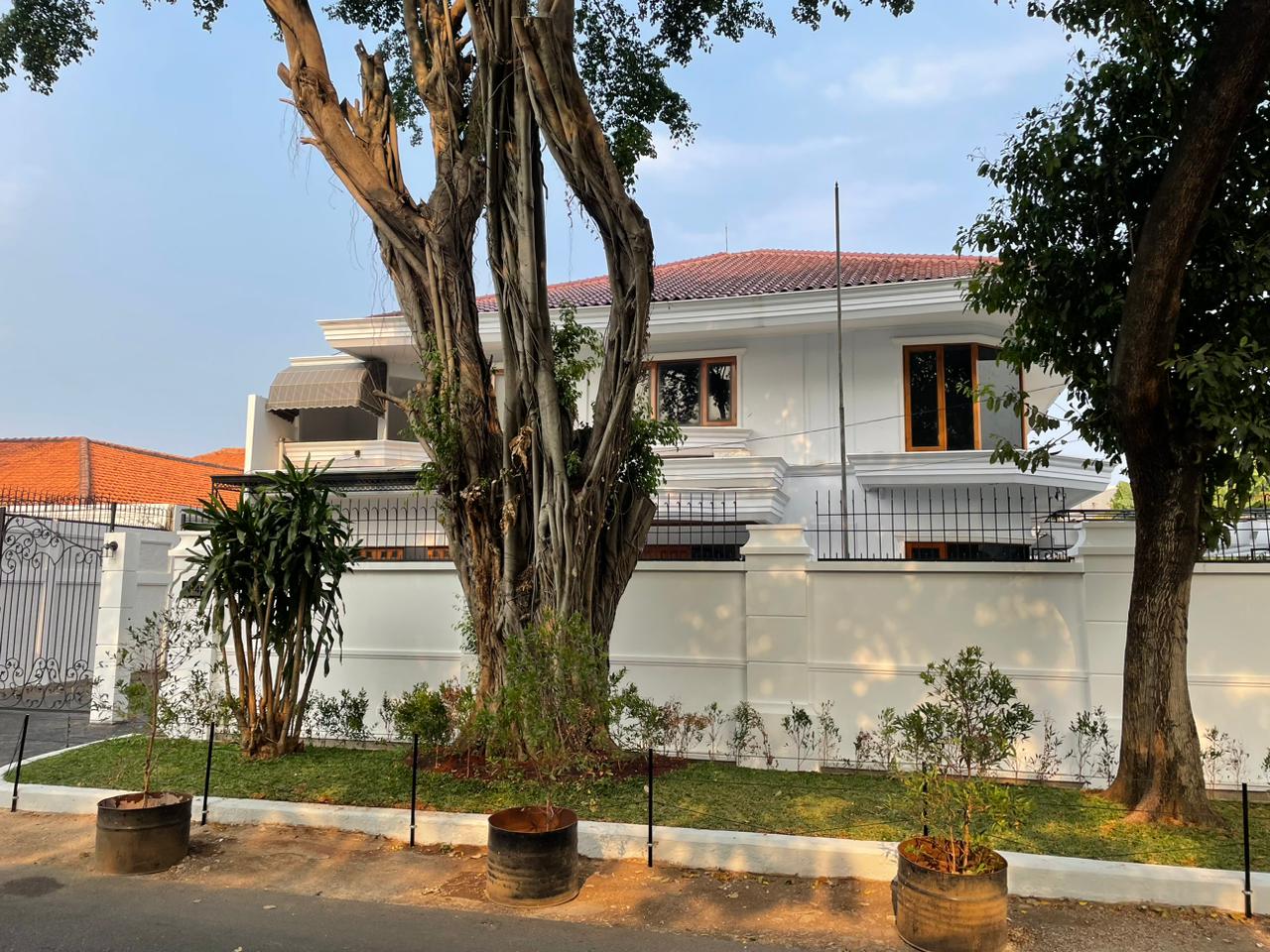 dijual rumah mewah luas di Kemang dengan kolam renang, Bangka
