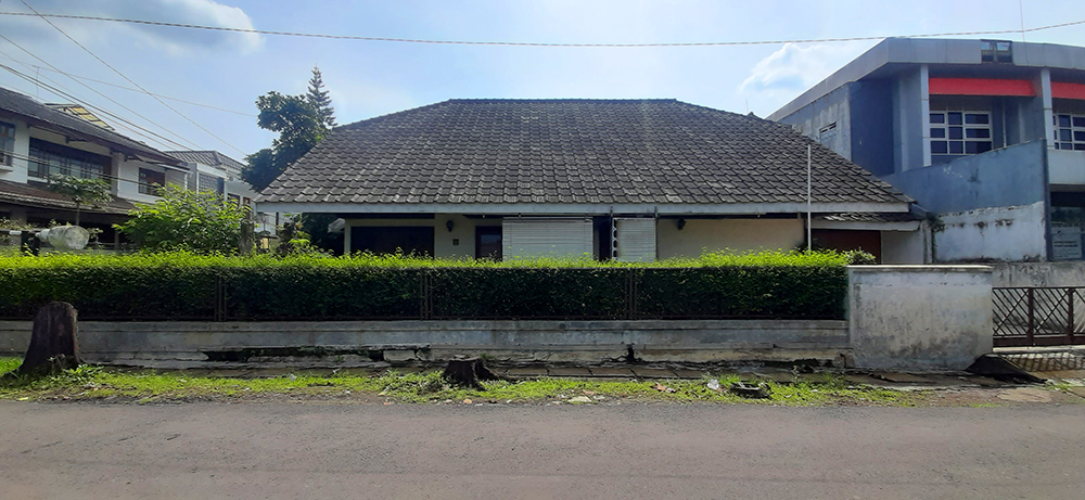 RUMAH GAYA EROPA DI CIKUTRA BARU BANDUNG