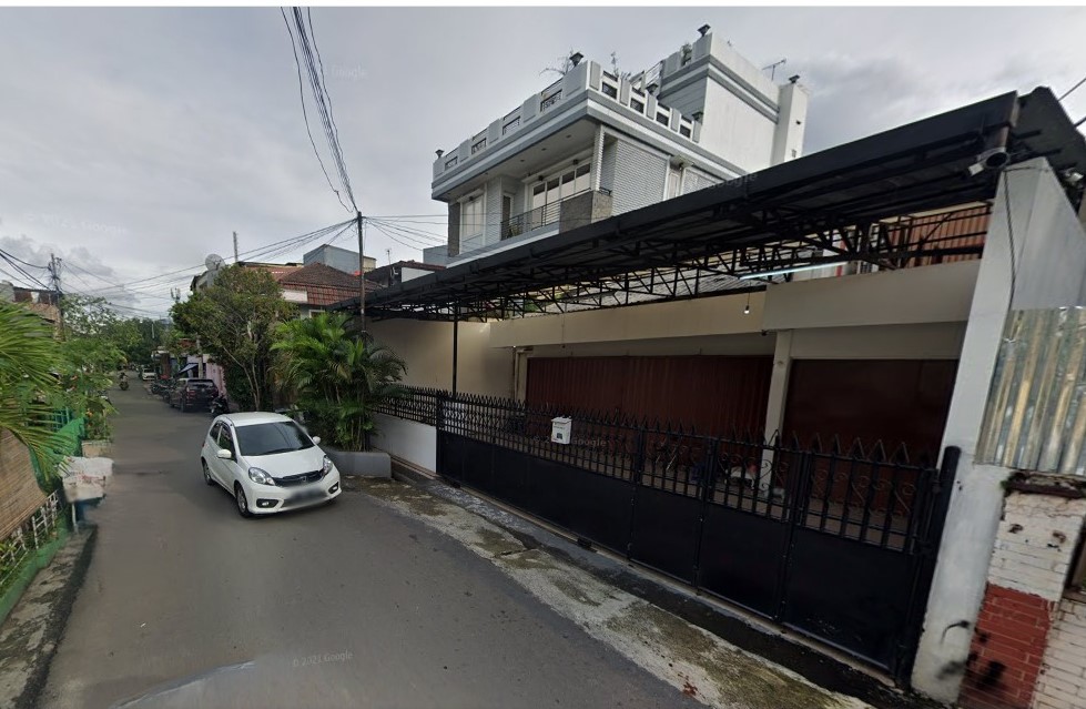 Dijual rumah bentuk kantor dan gudang di area Gajah mada