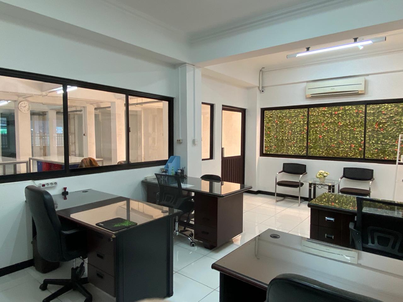 Dijual rumah bentuk kantor dan gudang di area Gajah mada, Jakbar