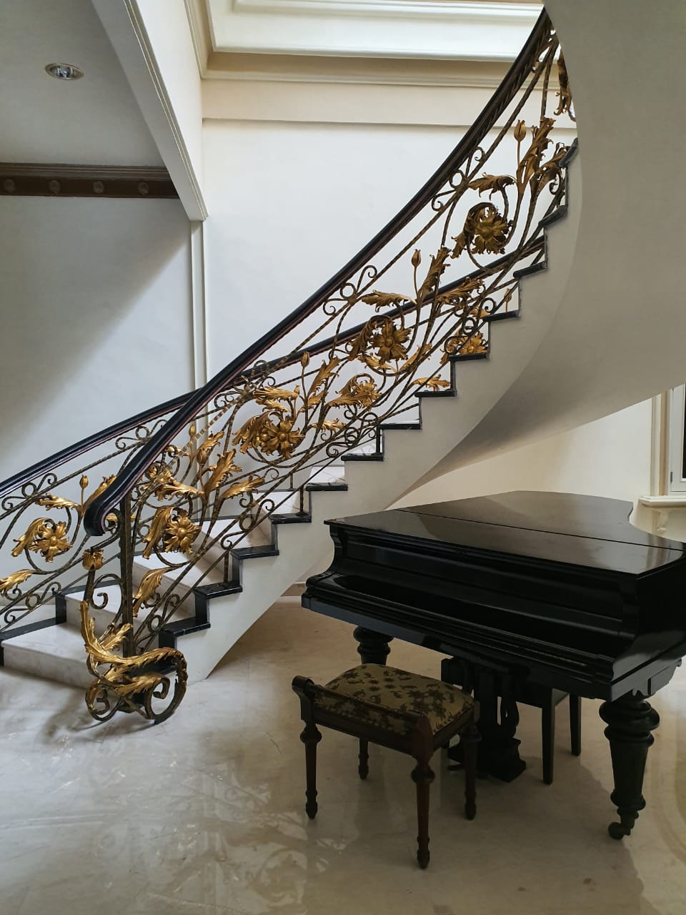 Dijual rumah mewah modern klasik Davinci di Kemang Timur, Bangka