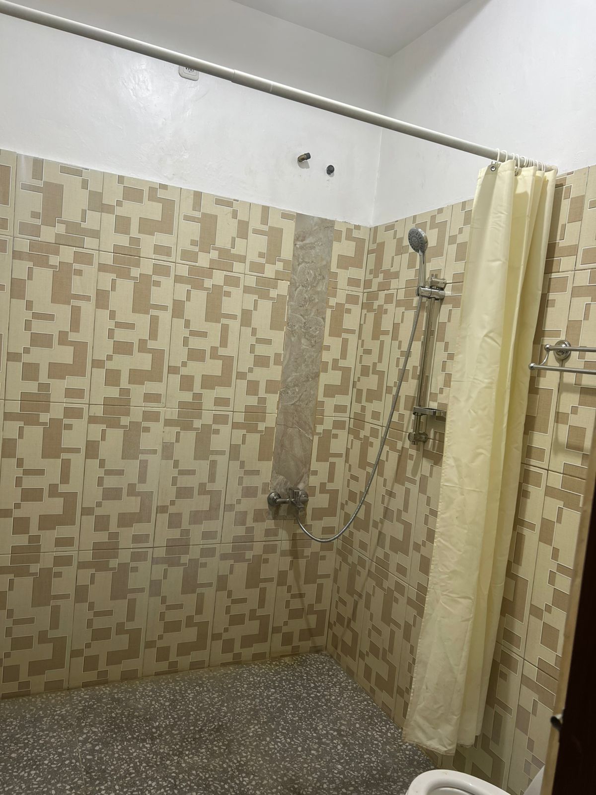 RUMAH DIKONTRAKKAN (dekat sekolah noah)