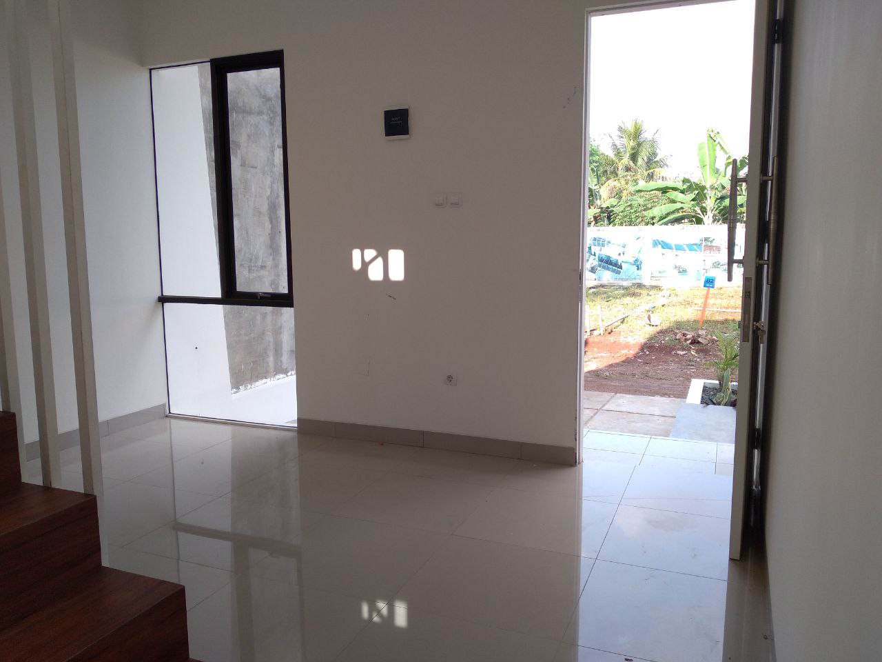 Rumah Idaman di Pinggir Jalan Raya Panggulan, Dekat Segalanya