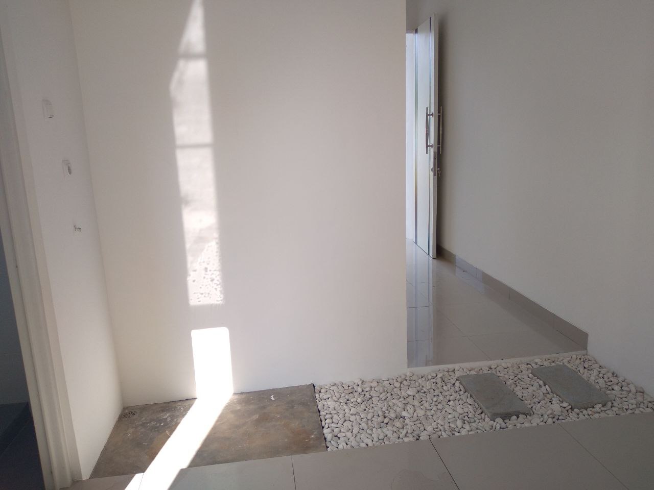 Rumah Idaman di Pinggir Jalan Raya Panggulan, Dekat Segalanya