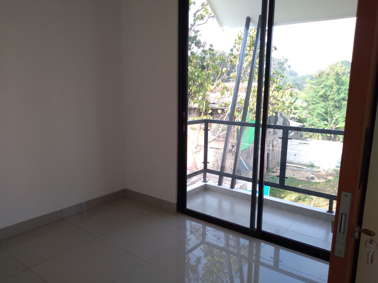 Rumah Idaman di Pinggir Jalan Raya Panggulan, Dekat Segalanya