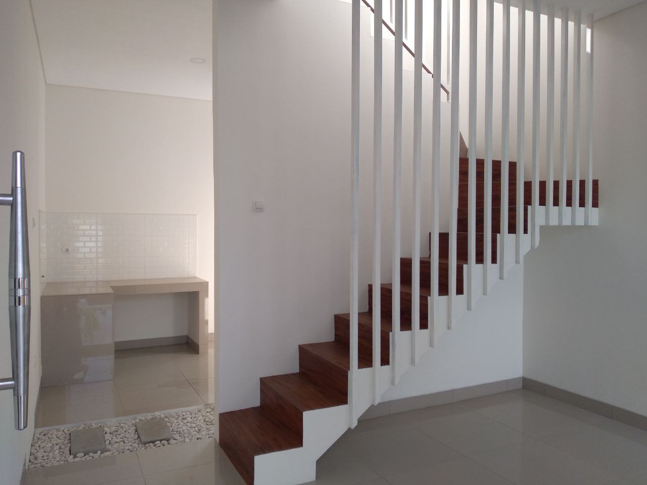 Rumah Idaman di Pinggir Jalan Raya Panggulan, Dekat Segalanya