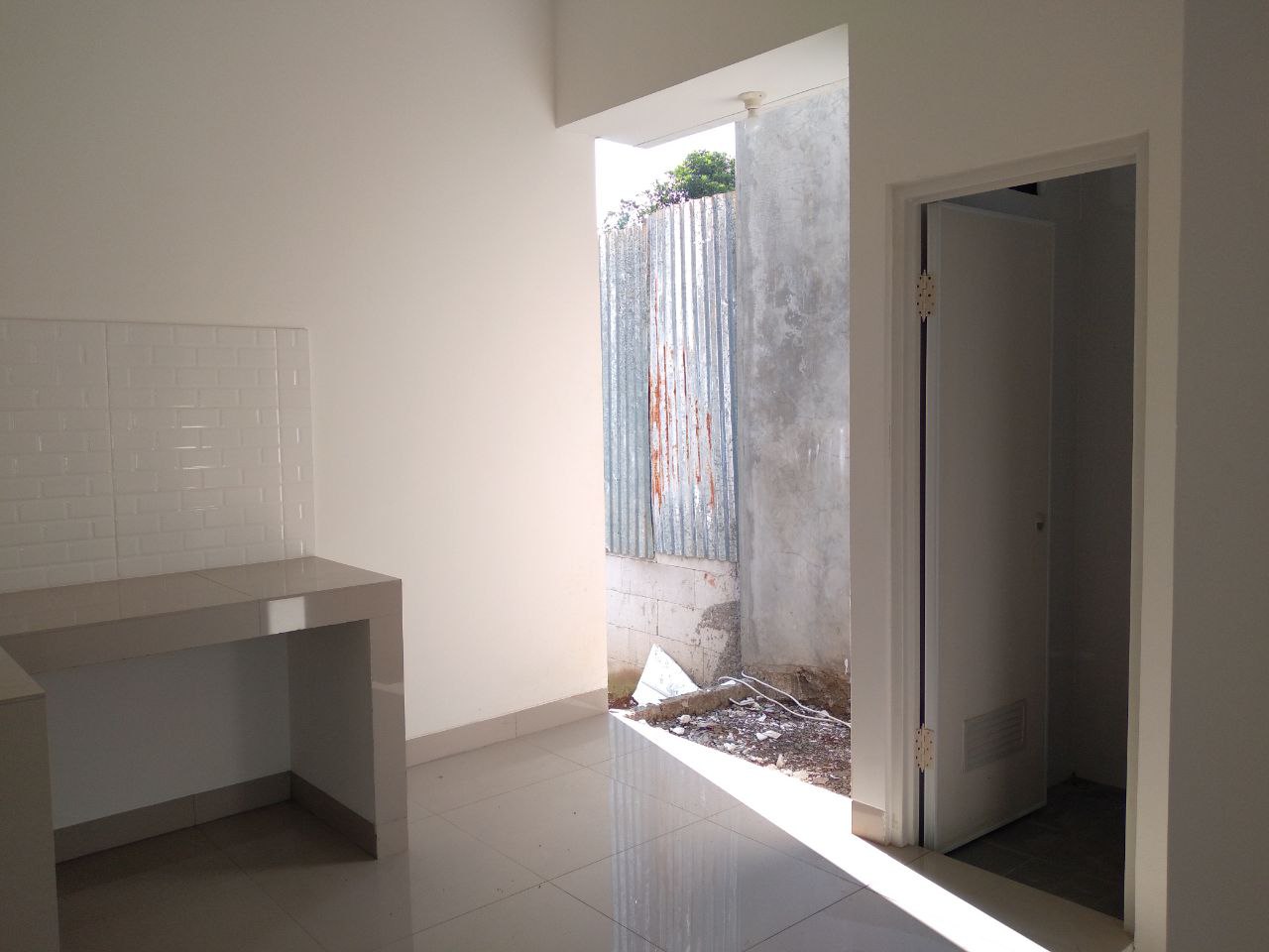 Rumah Idaman di Pinggir Jalan Raya Panggulan, Dekat Segalanya