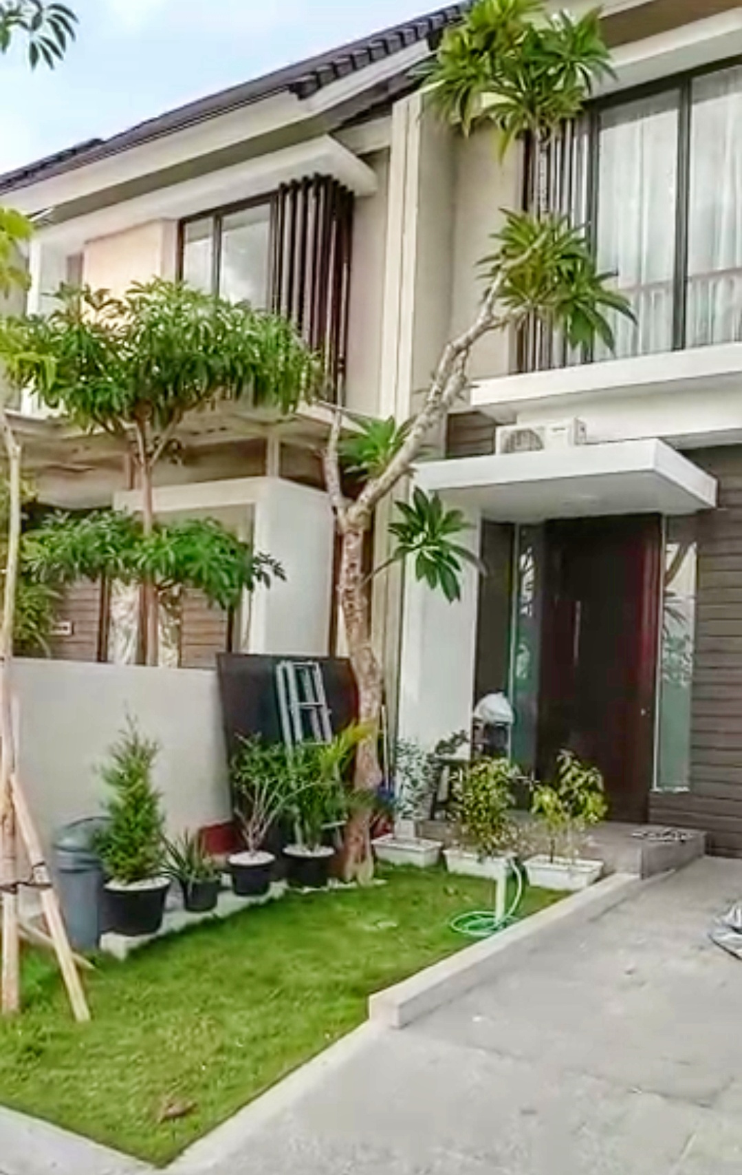 RUMAH CANTIK NORTHWEST LAKE minimalis 2 lantai