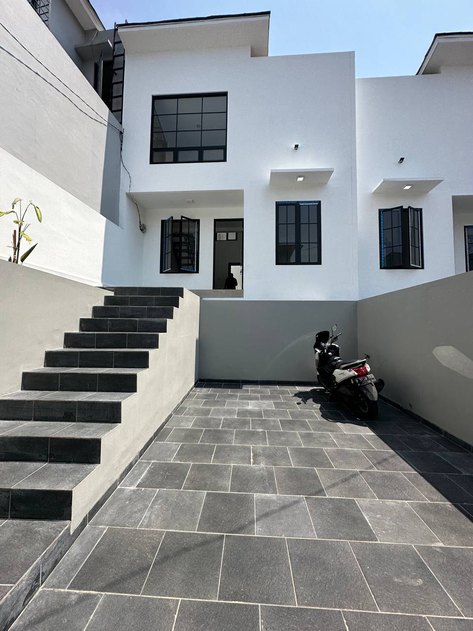 Rumah type mezzanine dekat pasar Ciracas Jakarta Timur