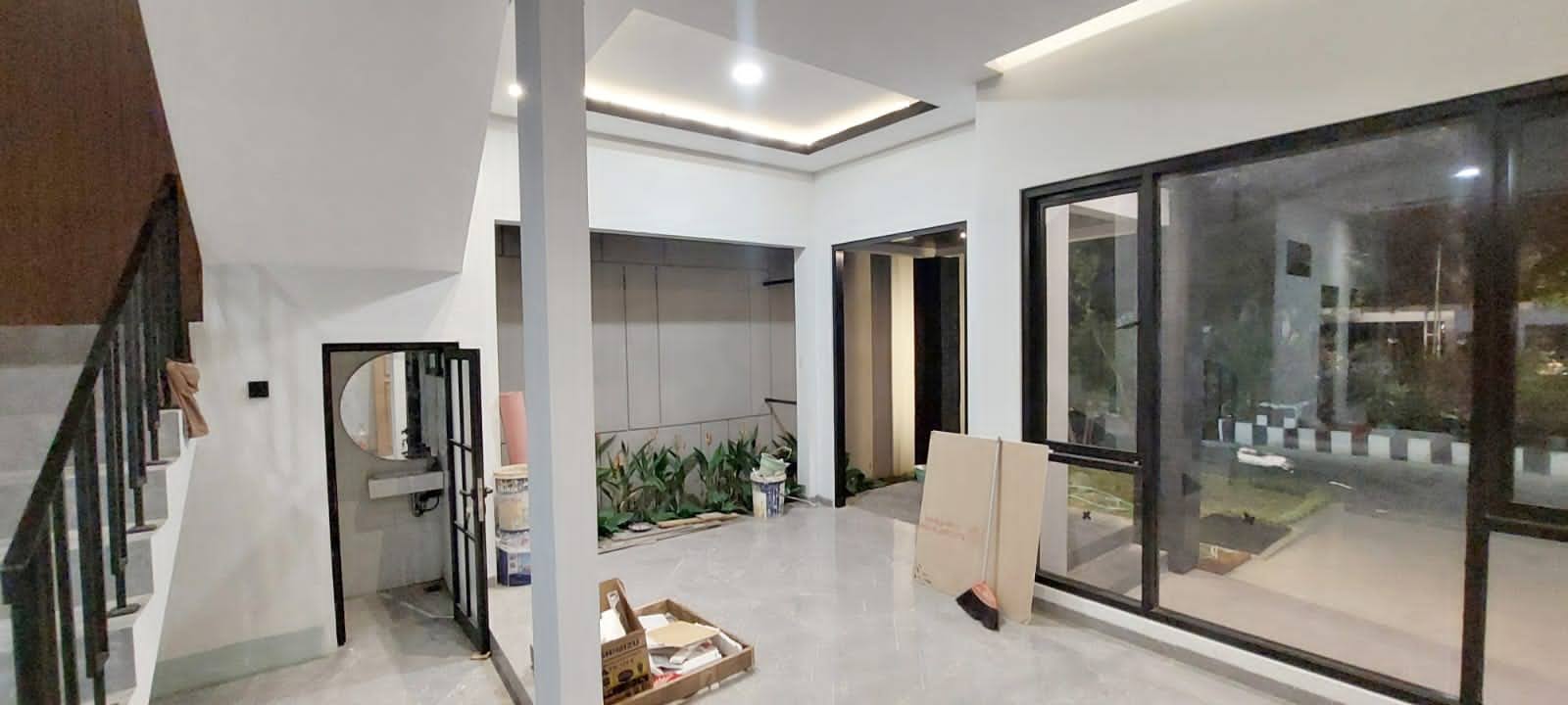 Rumah GAYUNGSARI BARAT Tropical Modern Surabaya