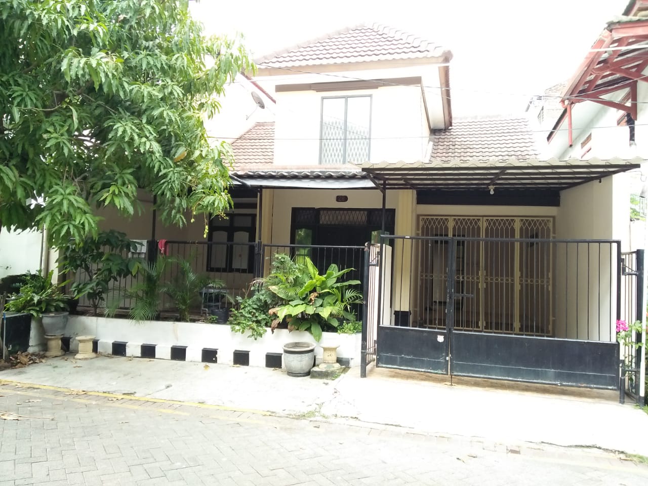 rumah disewakan simpang darmo permai selatan surabaya