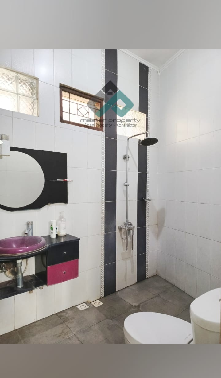 Rumah luas kokoh nyaman terawat di Cluster Antapani Arcamanik