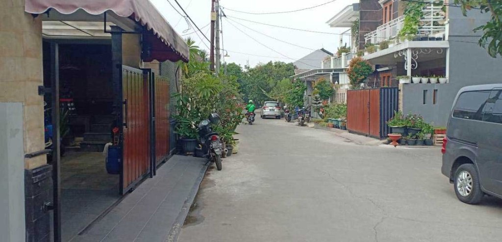 RUMAH DI PERUM GRAHA INDAH BEKASI SELATAN