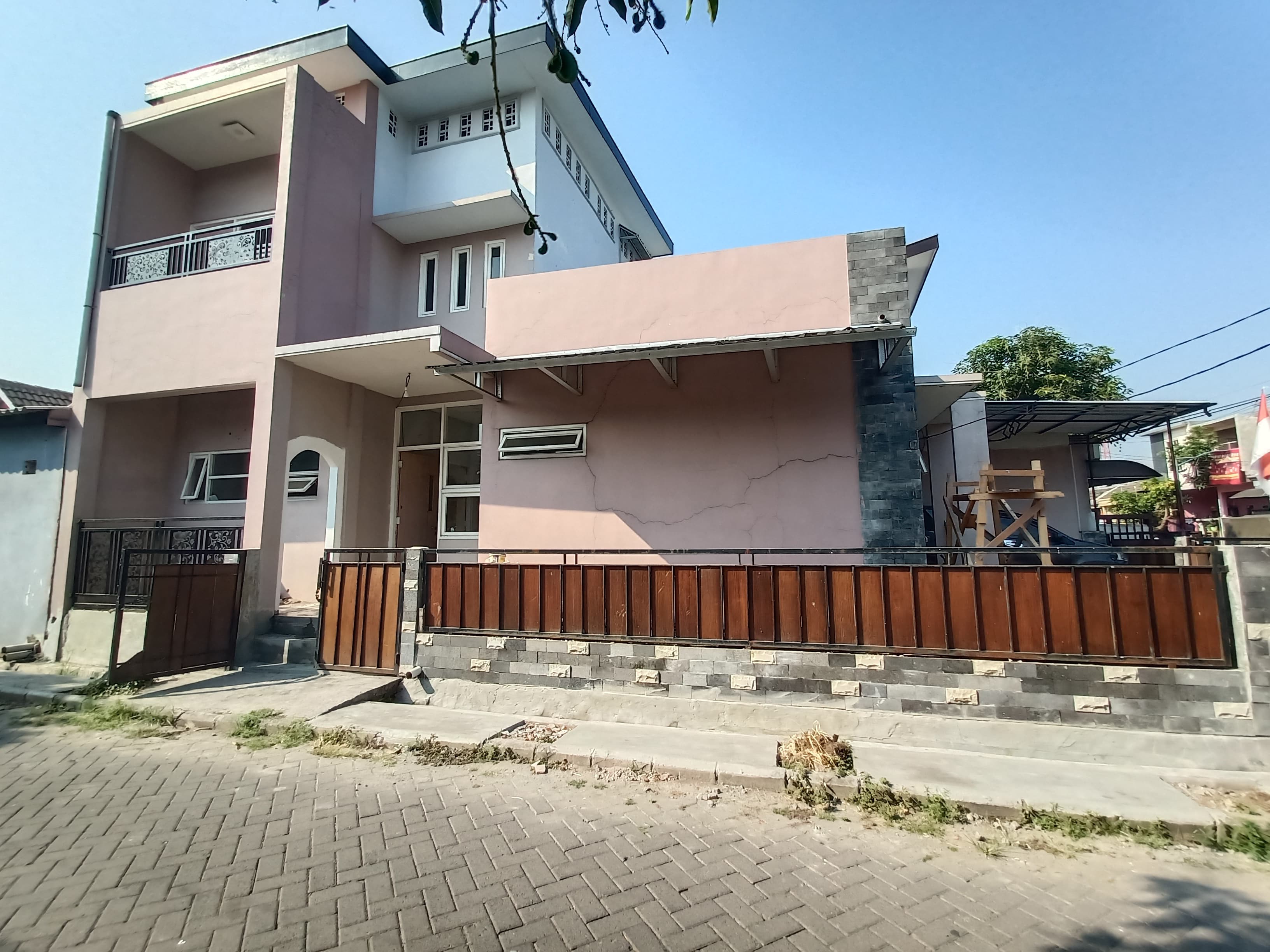 Rumah Elegan dan Menawan di Graha Kota Sidoarjo