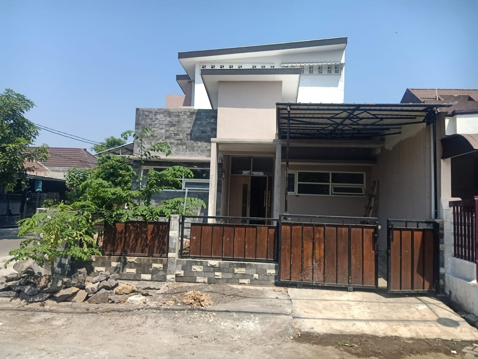 Rumah Elegan dan Menawan di Graha Kota Sidoarjo