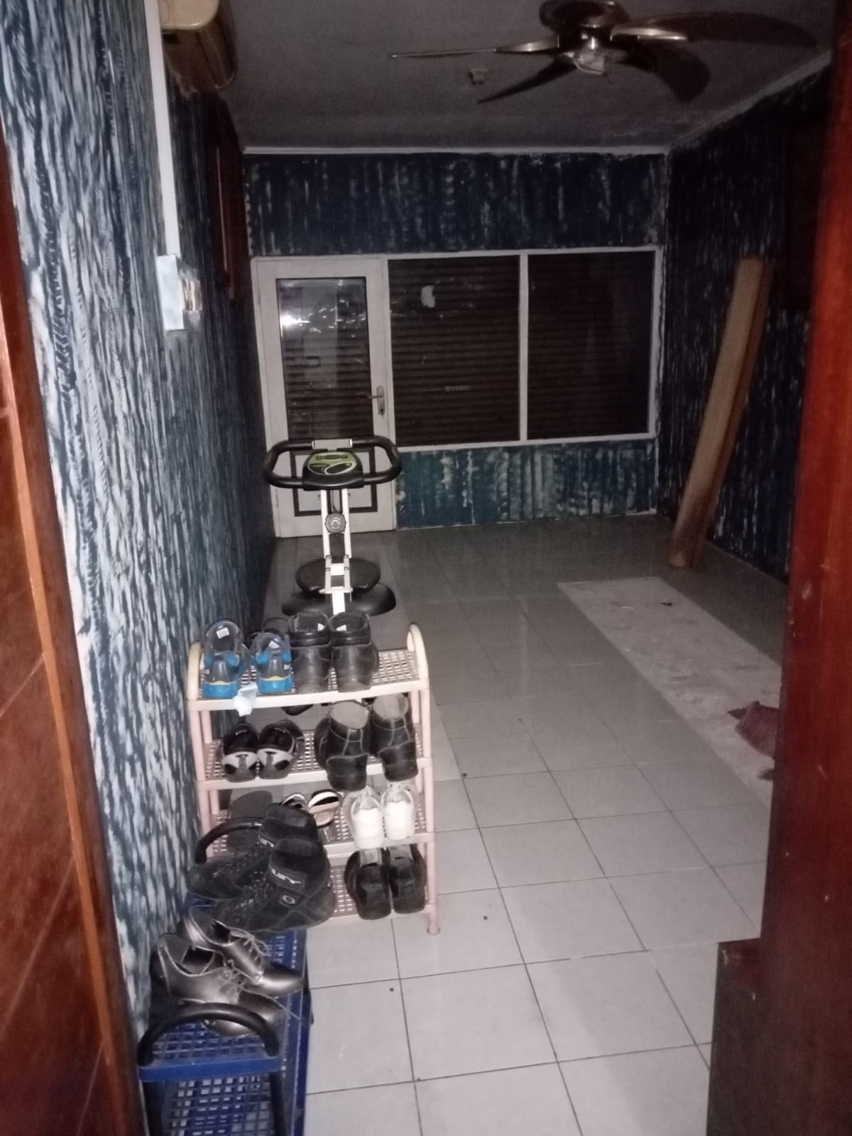 Akses depan rumah 4 mobil 1 arah, 1.3 km ke Pintu Tol Jakarta-Se