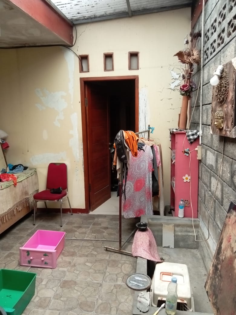 Akses depan rumah 4 mobil 1 arah, 1.3 km ke Pintu Tol Jakarta-Se