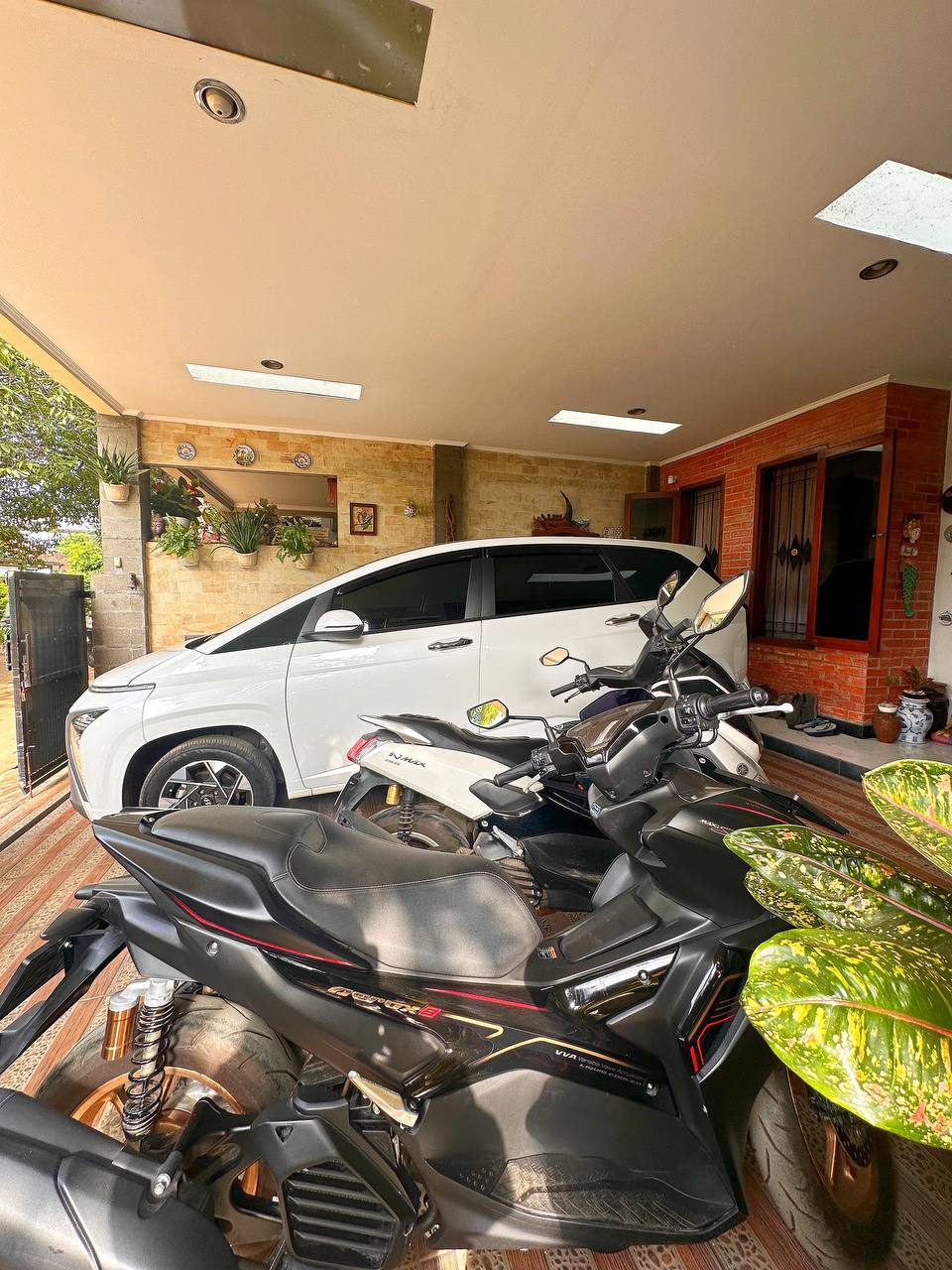 Rumah seken terawat di Makasar Jakarta Timur dekat Halim