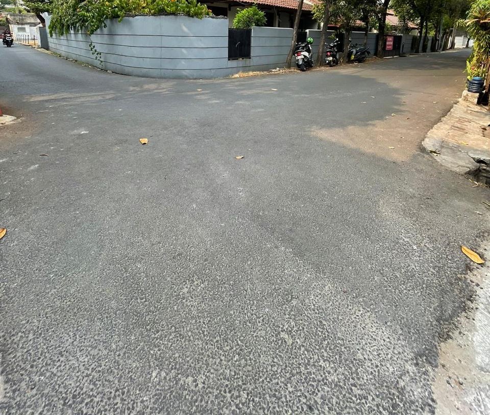 Dijual Rumah Lama 2 Lantai, Lokasi Strategis , di Bangka