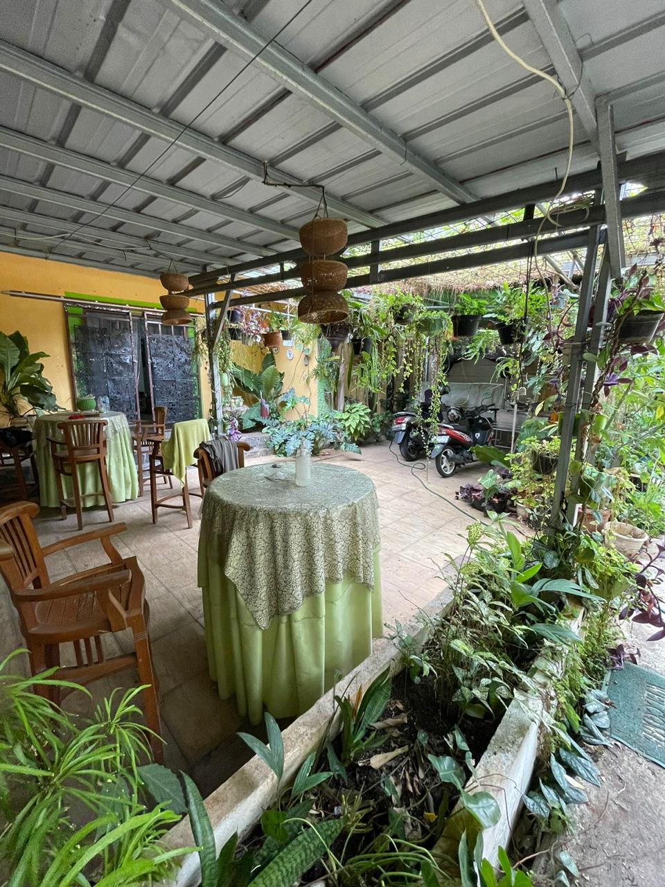 Dijual Rumah Lama 2 Lantai, Lokasi Strategis , di Bangka