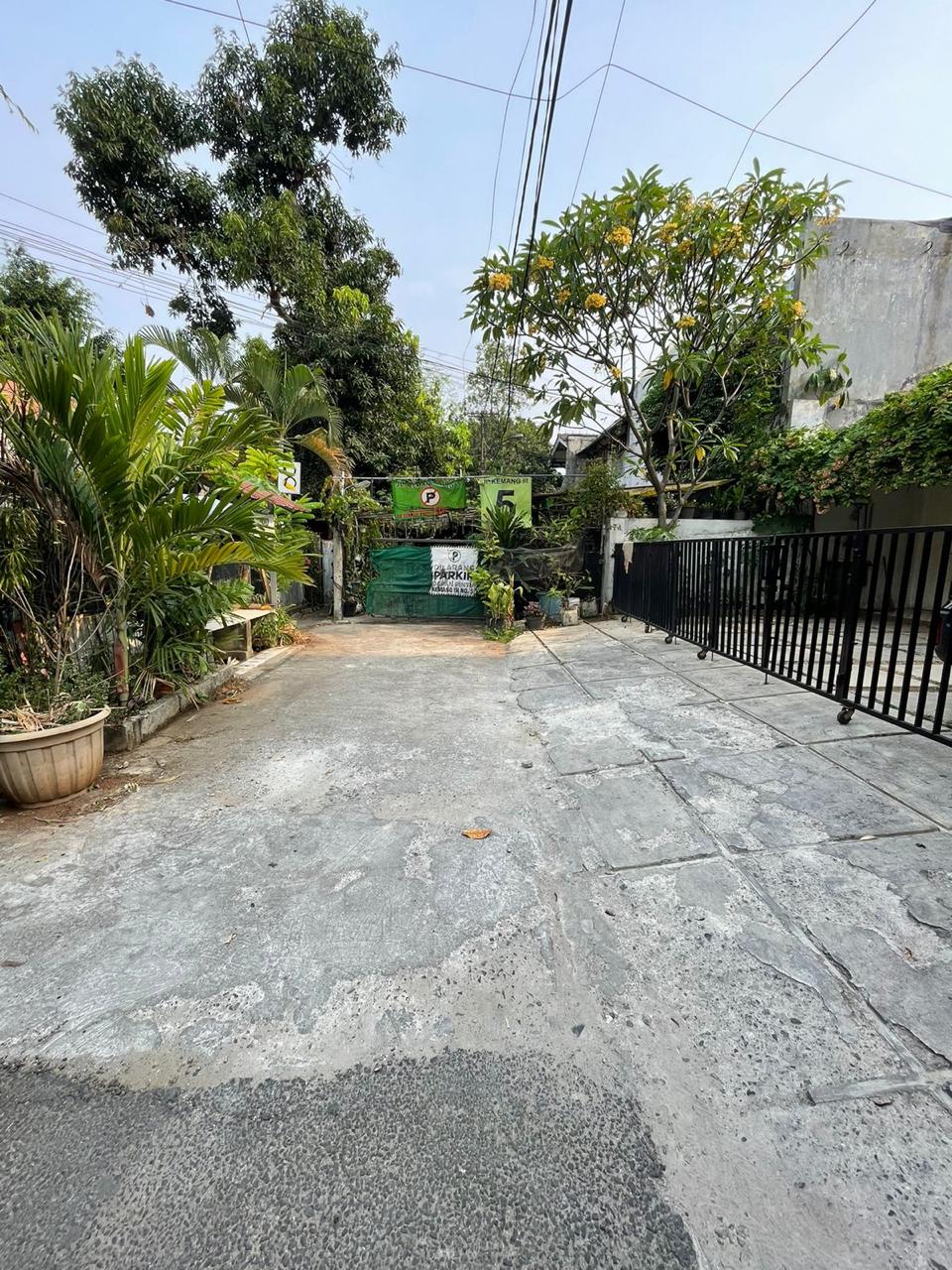 Dijual Rumah Lama 2 Lantai, Lokasi Strategis , di Bangka