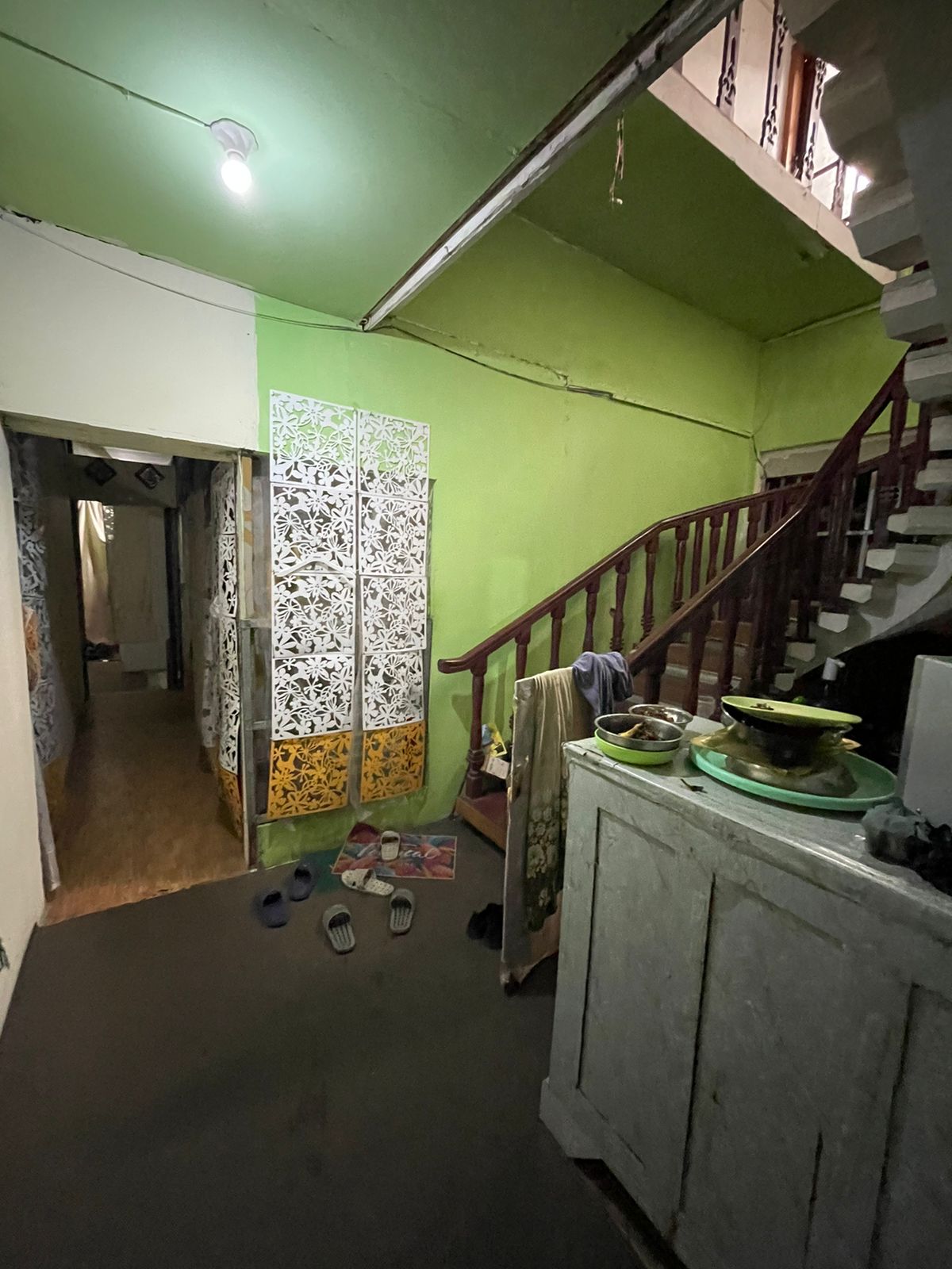 Dijual Rumah Lama 2 Lantai, Lokasi Strategis , di Bangka