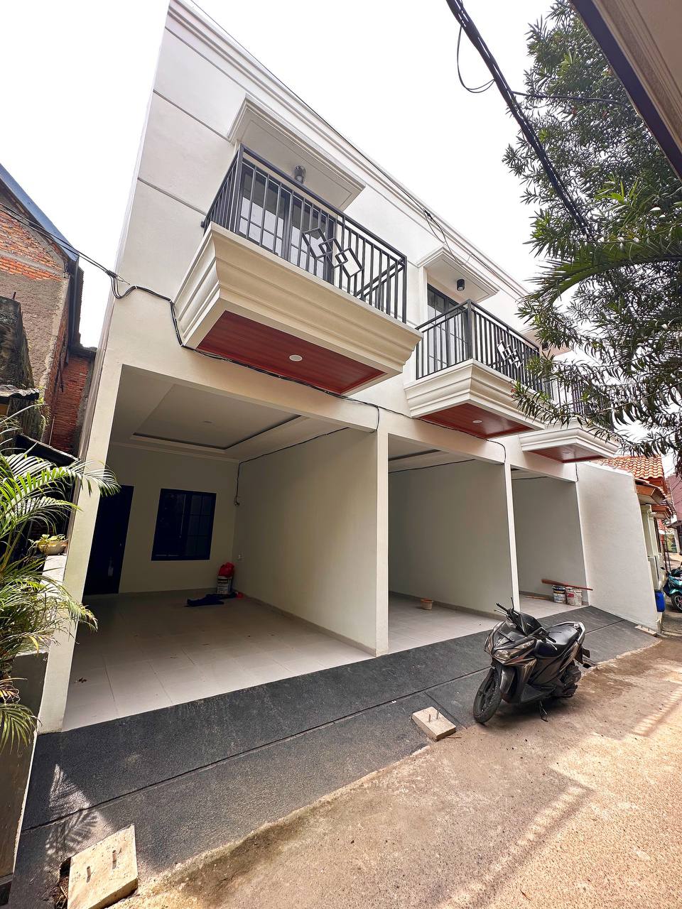 Rumah siap huni dekat Pasar Ciracas Jakarta Timur
