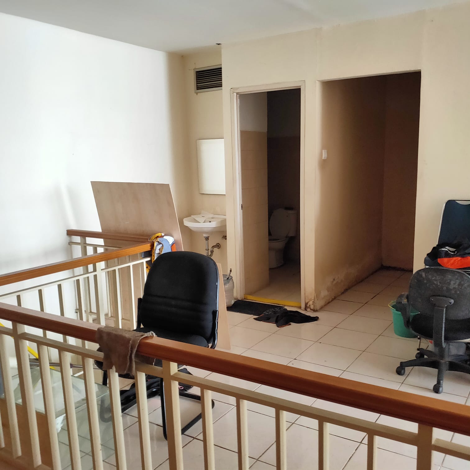 ruko Belmont Residences jl.lapangan bola, meruya ilir, jak bar