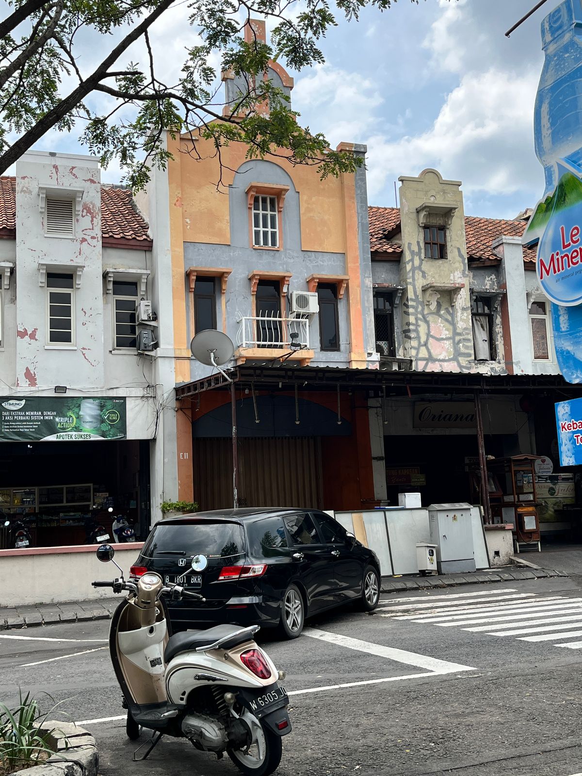 ruko disewakan gwalk citraland surabaya