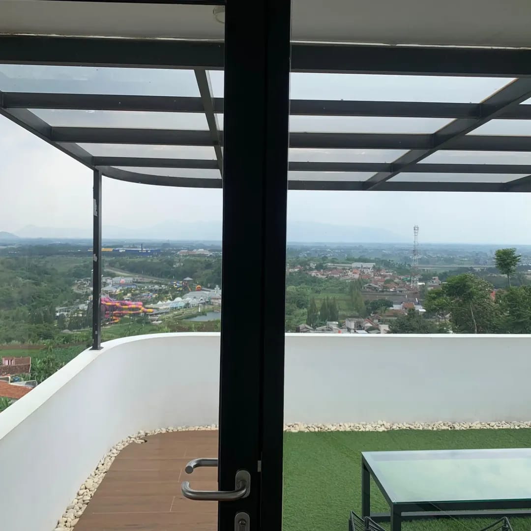 Rumah Estetik Bergaya Santorini 5 Menit dari IKEA
