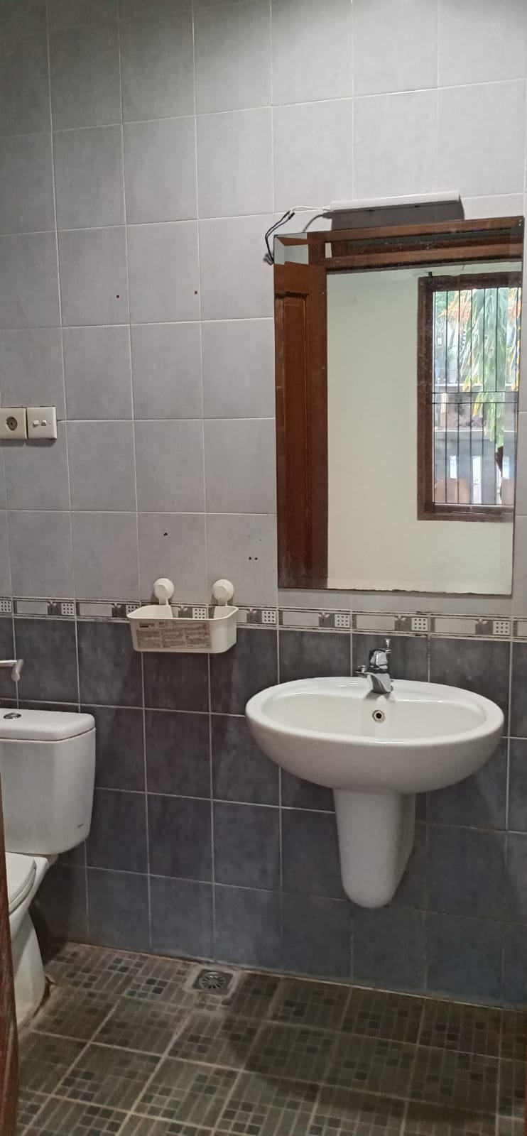 Disewakan Rumah Meruya Indah 2 lantai  Jakarta Barat