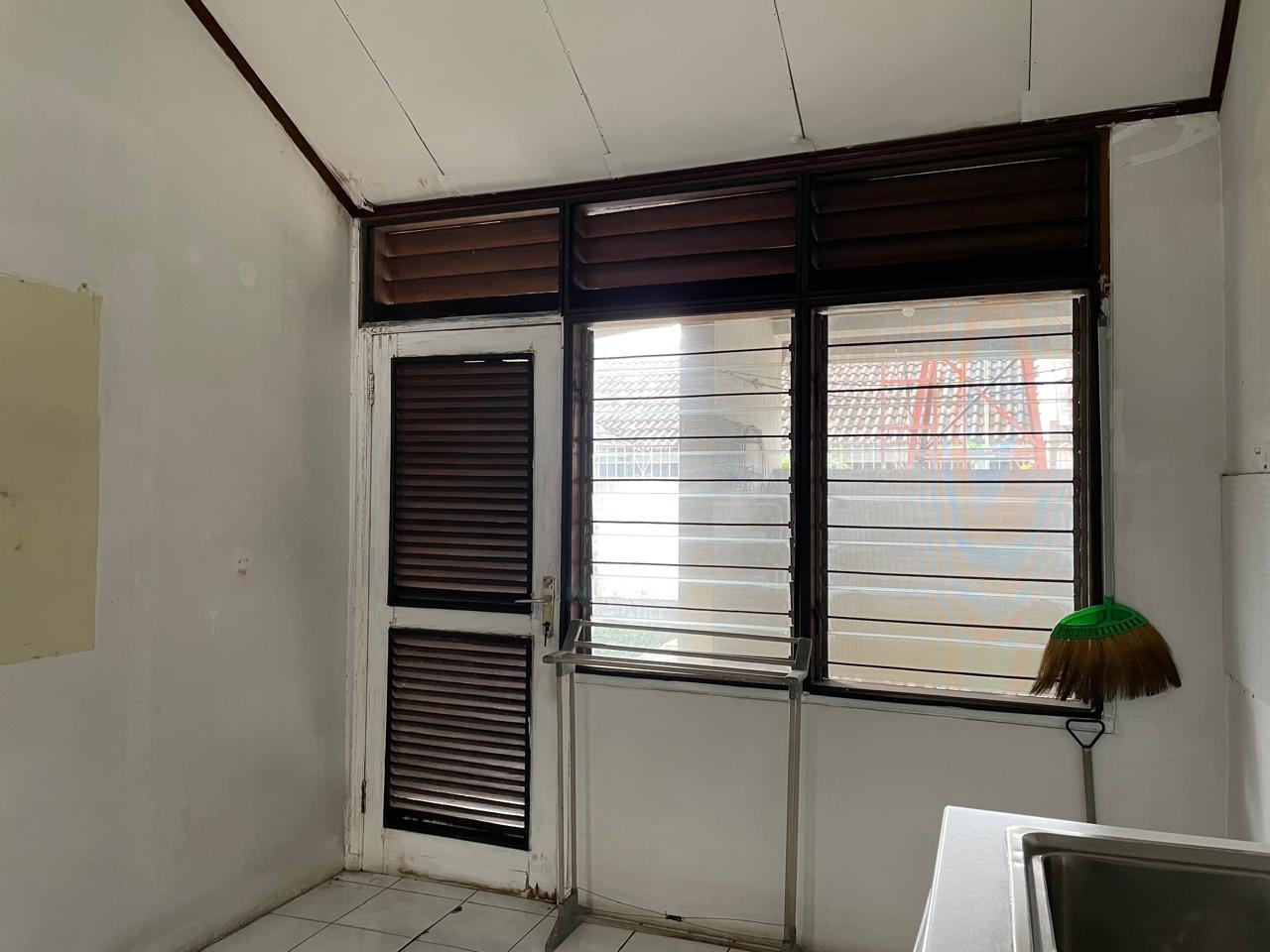 Dijual rumah komplek Srategis di Bintaro Sektor 1