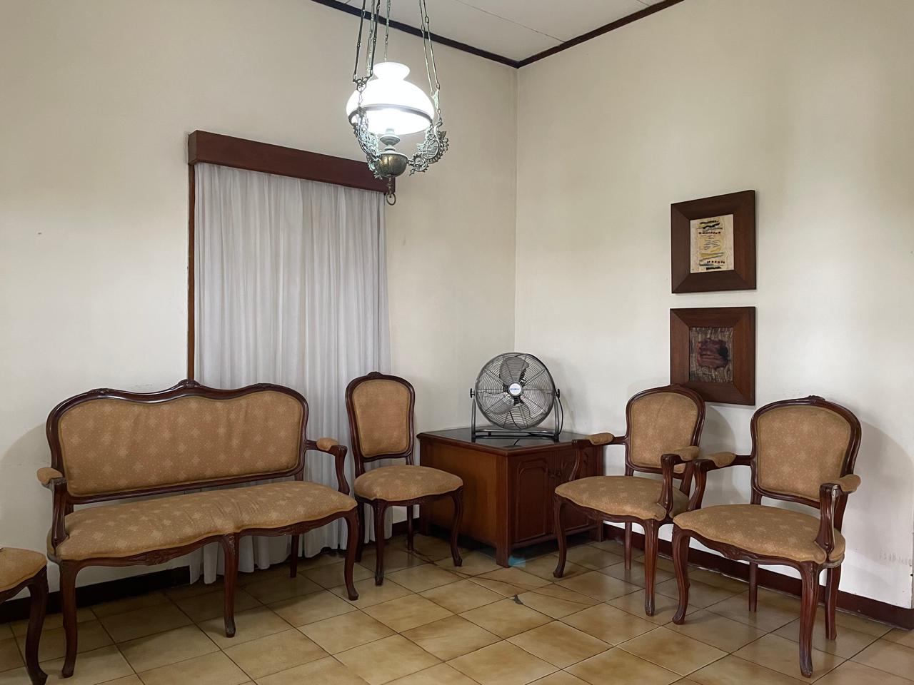 Dijual rumah komplek Srategis di Bintaro Sektor 1