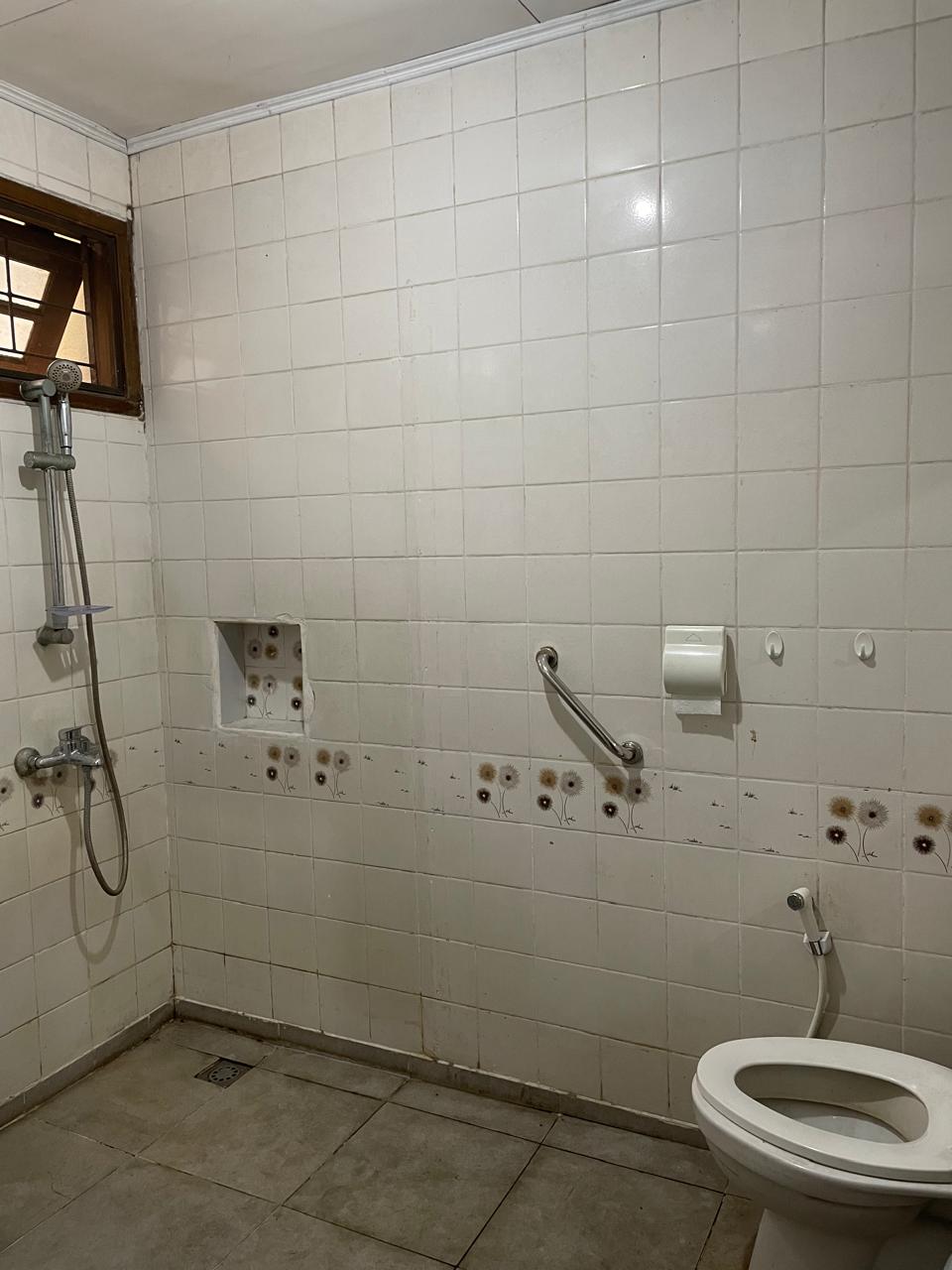 Dijual rumah komplek Srategis di Bintaro Sektor 1