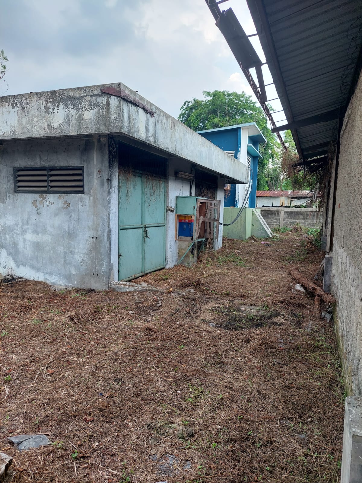 Dijual Gudang hitung tanah saja kawasan industri jl Daan Mogot