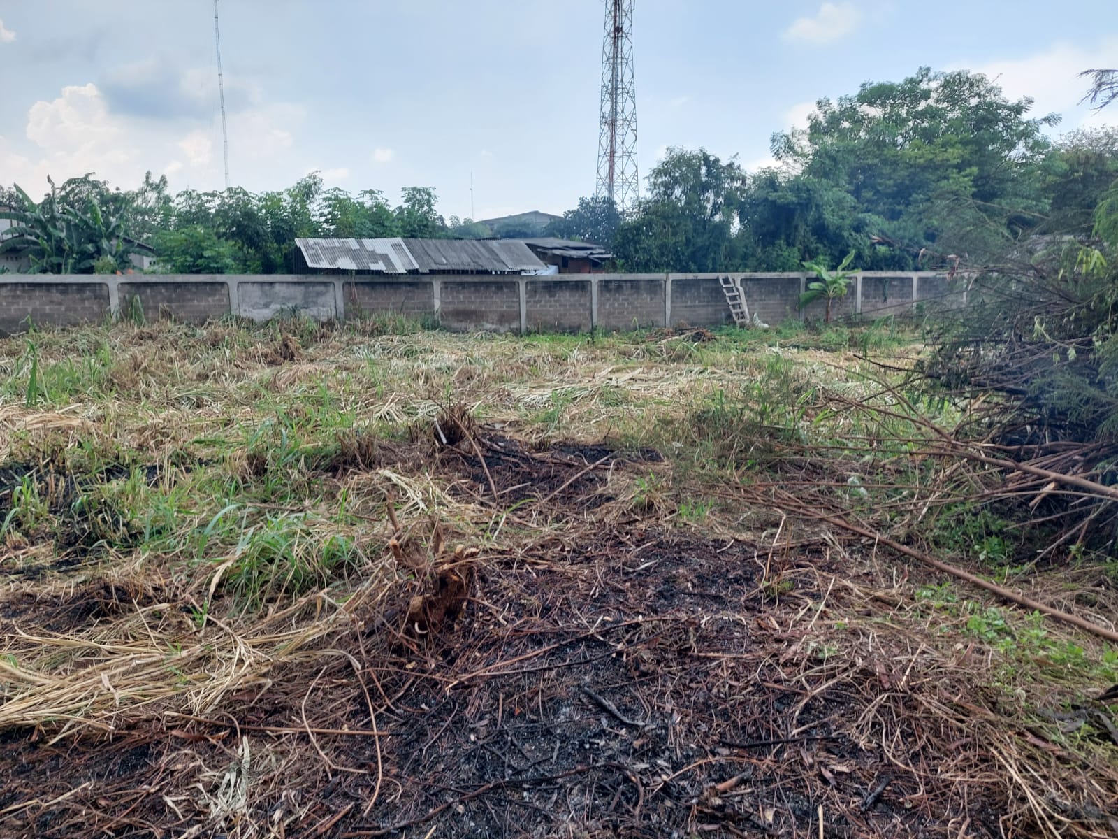 Dijual Gudang hitung tanah saja kawasan industri jl Daan Mogot